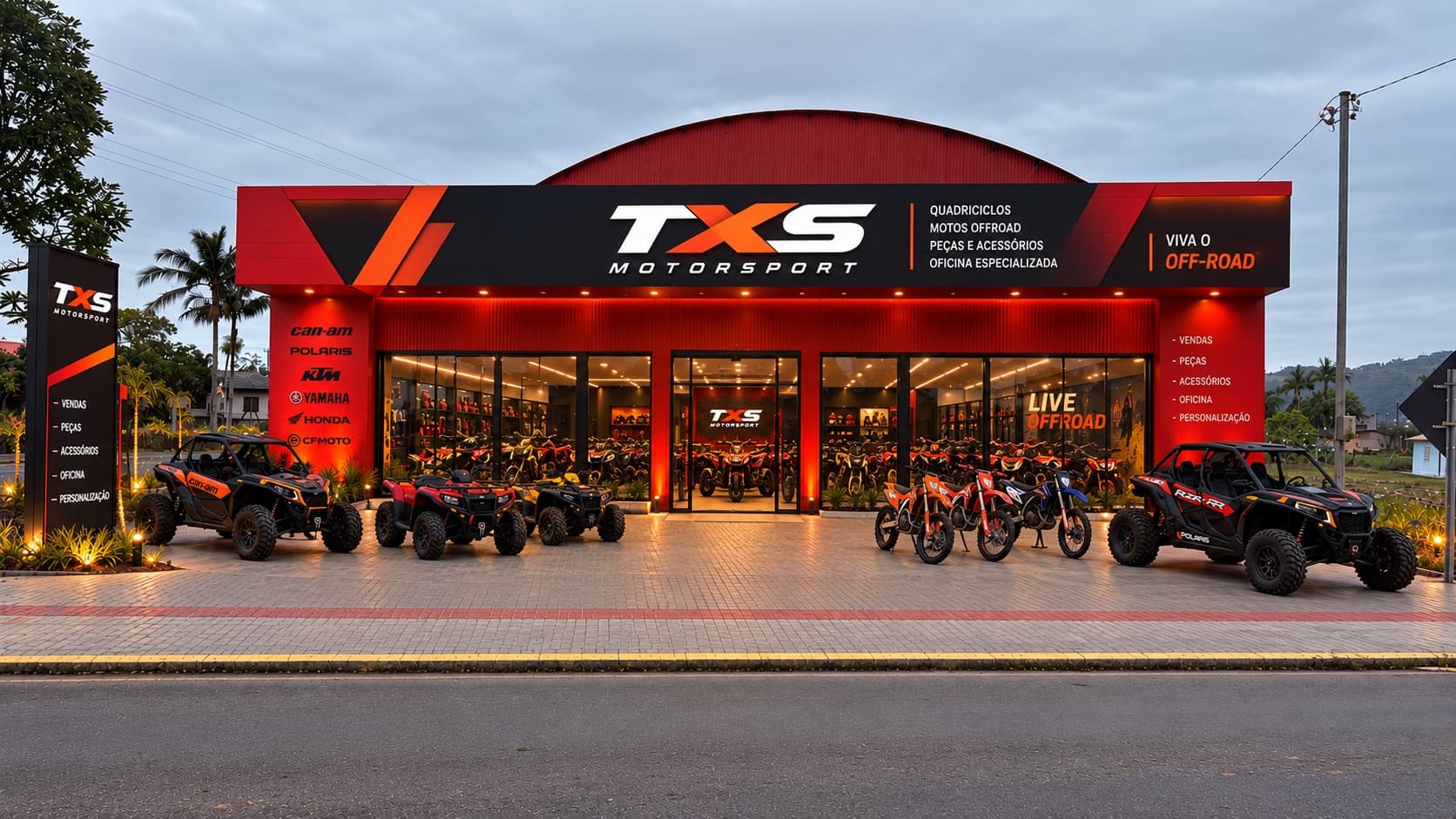 Fachada da TXS Motorsport com motos, quadriciclos e UTVs expostos na área externa